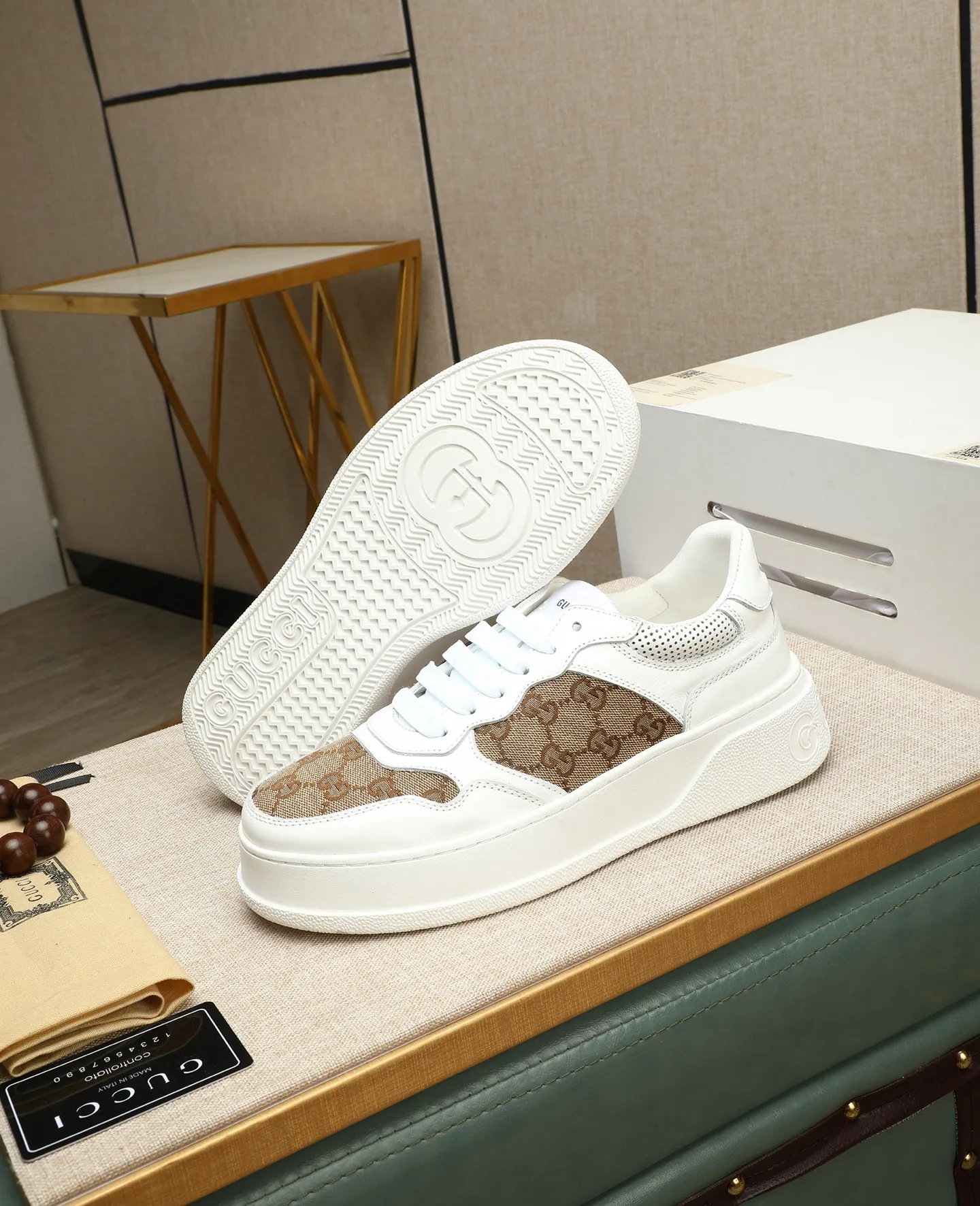 Men's shoes 💰400 GUCCI🔍🔍The latest models are on sale at the same time at the counter. Original calfskin imported from Italy, genuine leather lining, (high-end, extravagant, and classy) with exquisite workmanship. Soles: Original soles specially provided by the original factory. ⚠Exclusive double-layer movable molded soles are super comfortable⚠. Photos of the real thing🎬The real thing is better🔍🔍"High quality·Follow the order" Code number 38-44